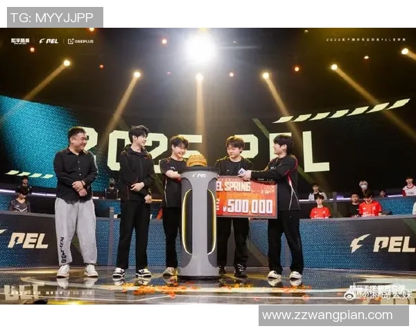 和平精英战场上的默契配合：深入解析JDG团队协作的成功之道